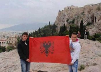 Σήκωσαν Αλβανική σημαία στην Ακρόπολη