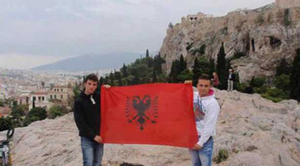 Σήκωσαν Αλβανική σημαία στην Ακρόπολη