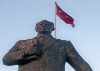 Τουρκία: Ξηλώνουν αγάλματα του Ατατούρκ