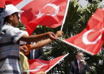 Οι δικαστες στην Τουρκία μετατίθενται όταν ερευνούν τον Ερντογάν