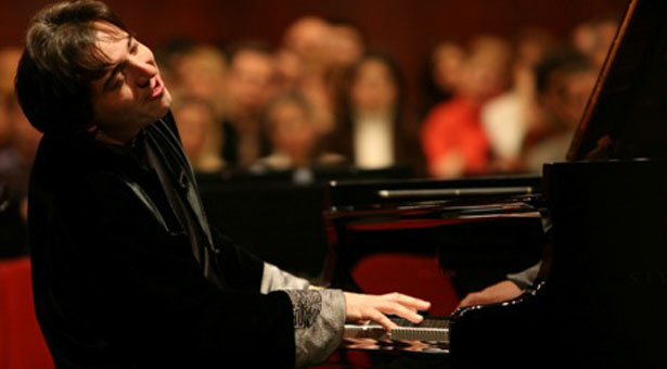 Διάσημος Τούρκος πιανίστας δικάζεται για προσβολή της θρησκείας