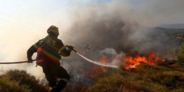 Υπό μερικό έλεγχο η πυρκαγιά στη Μικροκώμη του Δήμου Βόλβης 2