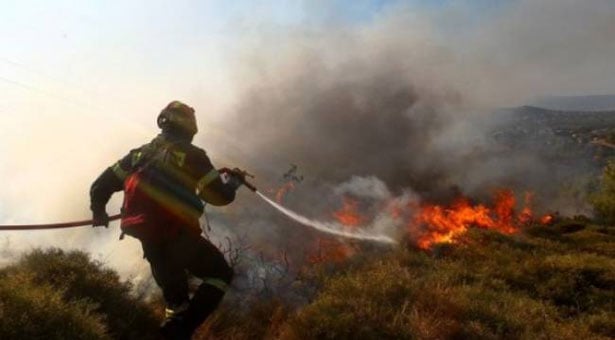 Υπό μερικό έλεγχο η πυρκαγιά στη Μικροκώμη του Δήμου Βόλβης 2