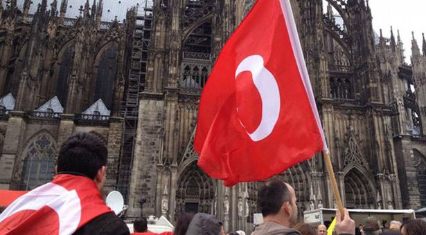 Οι Γερμανοί διαδηλώνουν κατά του Ερντογάν