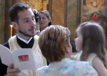 O πιο συζητημένος ιερέας των ημερών εξηγεί γιατί διέκοψε τη βάπτιση 3χρονου κοριτσιού