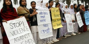 Ινδία: Σοκάρουν οι λεπτομέρειες για τον βιασμό της 23χρονης