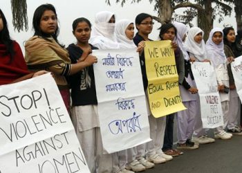 Άρχισε η δίκη των βιαστών στην Ινδία