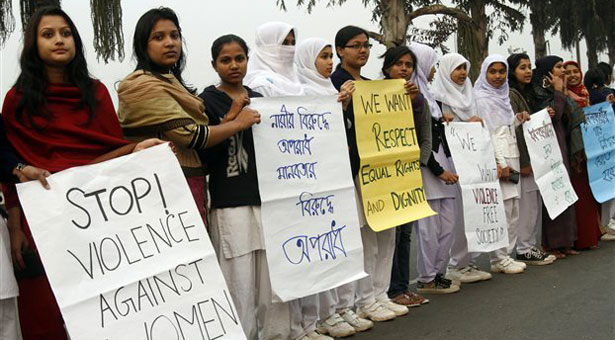 Άρχισε η δίκη των βιαστών στην Ινδία