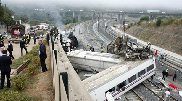 Τραγωδία με εκτροχιασμό τρένου στην Ισπανία, δεκάδες νεκροί