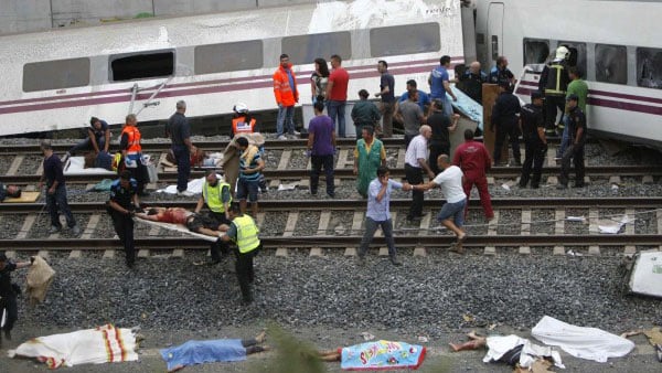 Σοκ: Δείτε τη στιγμή που το τρένο εκτροχιάζεται στην Ισπανία