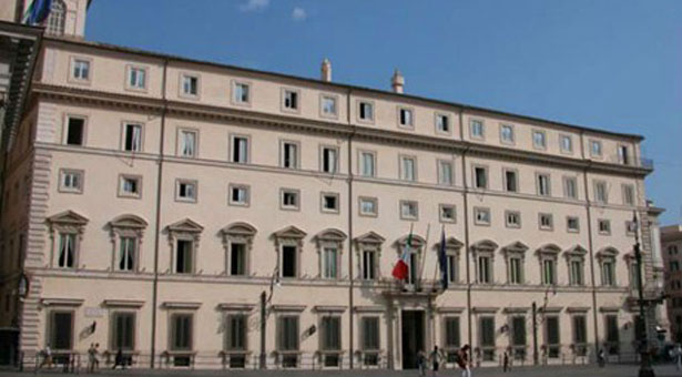 Πυροβολισμοί στην έδρα της κυβέρνησης στην Ιταλία