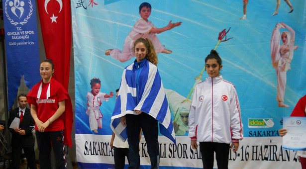 Η 13χρονη Κατερίνα Αποστολίδου σήκωσε ψηλά την ελληνική σημαία μέσα στην Τουρκία!