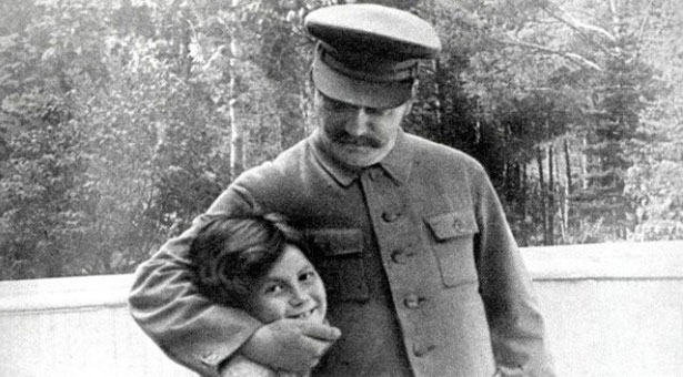 FBI: Δίνει στοιχεία για την κόρη του Στάλιν