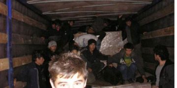 79 λαθρομετανάστες σε φορτηγό