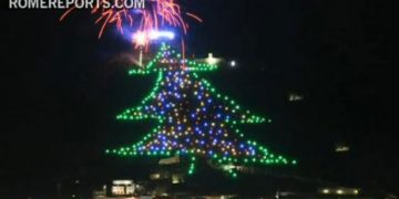 Το μεγαλύτερο χριστουγεννιάτικο δέντρο στον κόσμο
