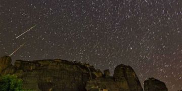 Περσείδες στα Μετέωρα: Η φωτογραφία της NASA σε όλο τον κόσμο