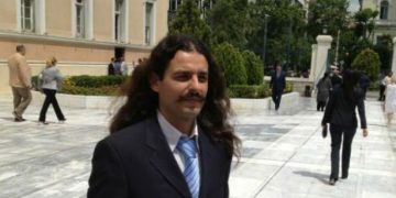 Επεισόδιο στην κατάθεση στεφάνου από τον Μπαρμπαρούση για την Γενοκτονία