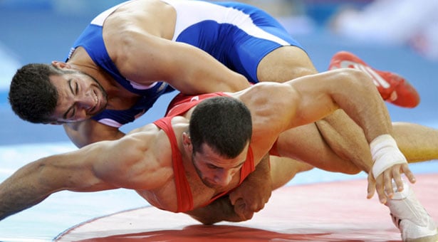 Οι Ολυμπιονίκες πάλης στέλνουν πίσω τα μετάλλια τους