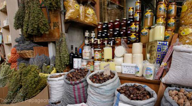 Έκθεση με παραδοσιακά προϊόντα στην πλατεία Κλαυθμώνος