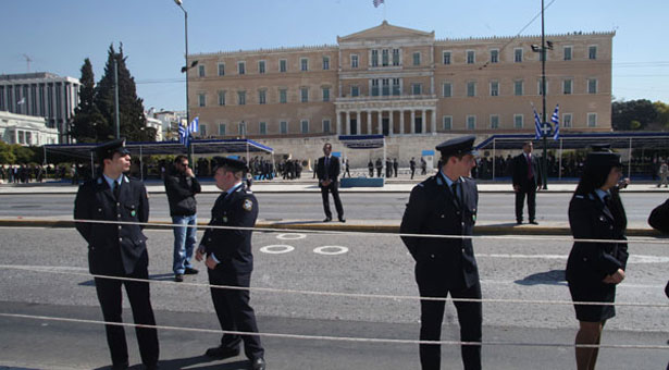 Φρούριο το κέντρο της Αθήνας για την στρατιωτική παρέλαση
