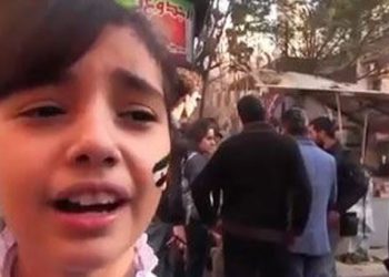 Βίντεο: Βόμβα διακόπτει το τραγούδι κοριτσιού