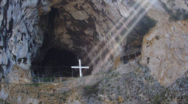 Τα σπήλαια του Αγίου Όρους. Ένα μοναδικό βίντεο