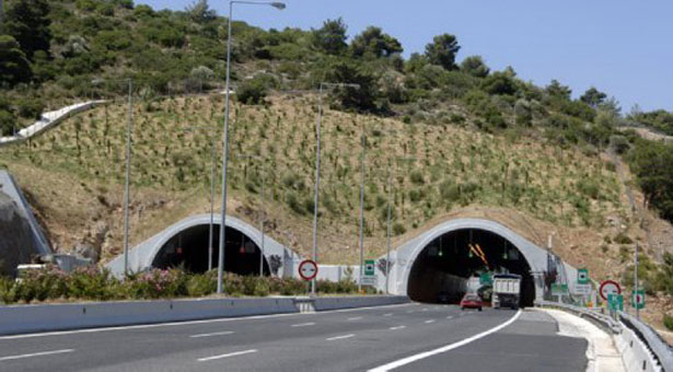 Τροχαίο με 8 αυτοκίνητα σε τούνελ στη Θεσσαλονίκη