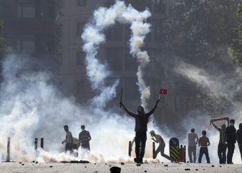 Τουρκία: Ο Ερντογάν προειδοποιεί τους διαδηλωτές ότι...