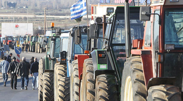 Μπλόκο μέσω Τροχαίας στήνει η κυβέρνηση στους αγρότες
