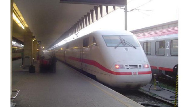 Μετωπική σύγκρουση τρένων στη Βιέννη