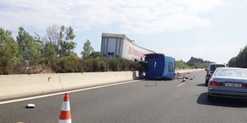 Ανατροπή νταλίκας στην Εθνική Οδό