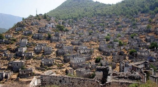 Λεβίσι: Οι Τούρκοι βγάζουν στο σφυρί ελληνικό χωριό (φωτο)
