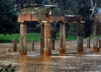 Η βροχή έπνιξε το ναό της Αρτέμιδας στη Βραυρώνα (φωτο)