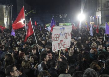 Πρώτο θέμα η νίκη του ΣΥΡΙΖΑ στα Σκόπια