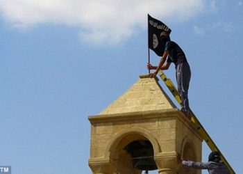 Τζιχαντιστές βγάζουν τους σταυρούς από χριστιανικές εκκλησίες στο Ιράκ