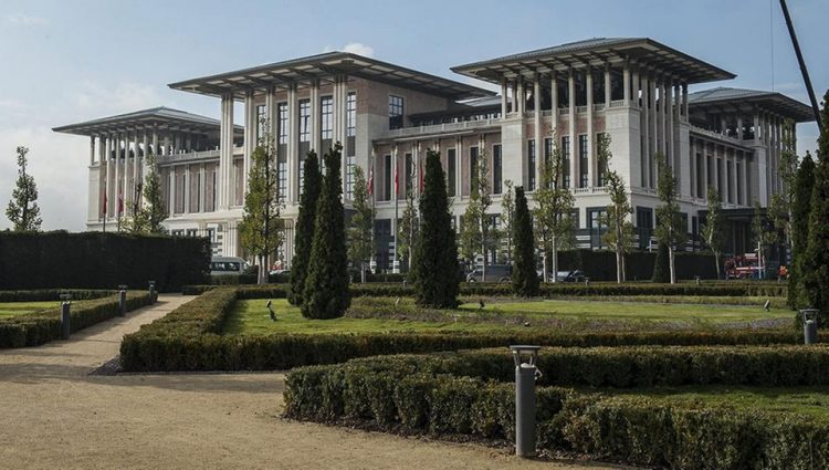 Μάρμαρο με φύλλα χρυσού βάζει ο Ερντογάν στο Προεδρικό Μέγαρο