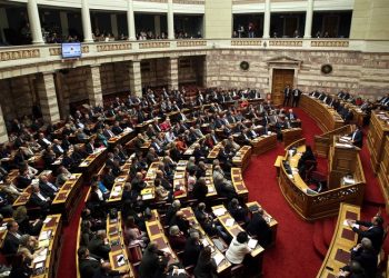 Στη Βουλή οι πολιτικοί αρχηγοί, για την πρόταση μομφής κατά του Σταϊκούρα