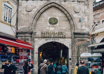 Καζάνι που βράζει το Καπαλί Τσαρσί στην Κωνσταντινούπολη