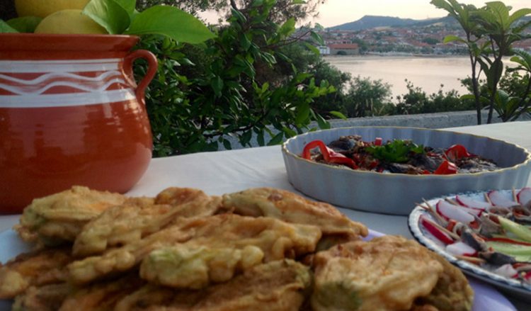 Γεύσεις από τις αλησμόνητες πατρίδες στο «Mount Athos Area Kouzina 2015»