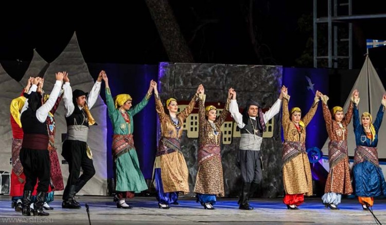Χοροί από τον Πόντο και τη Μικρά Ασία στο Ηράκλειο Κρήτης (φωτο)