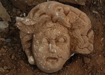 Μαρμάρινη κεφαλή Μέδουσας ανακαλύφθηκε στην Αττάλεια