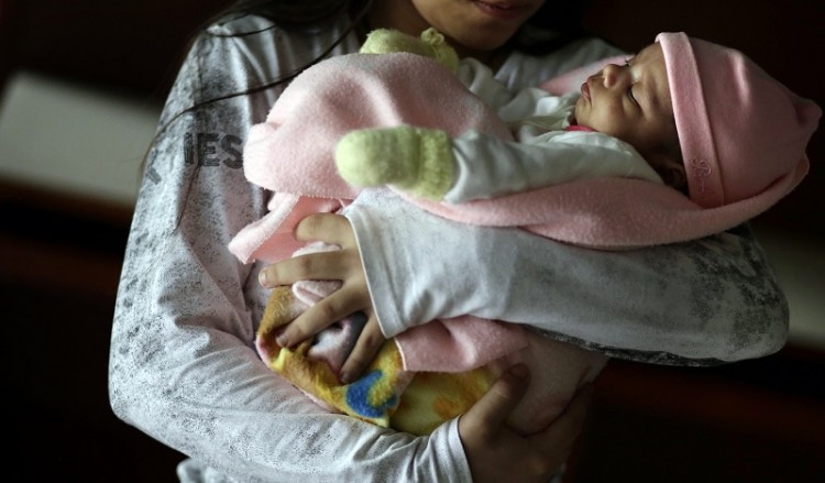 Γέννησε 11χρονη Παραγουανή που είχε βιαστεί από τον πατριό της