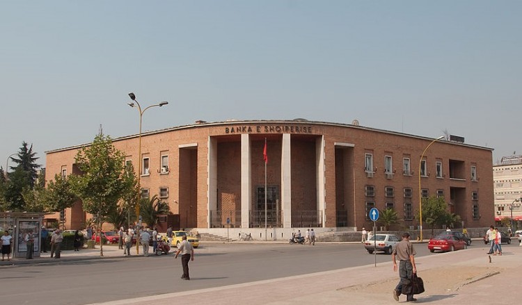 Μειώθηκαν οι ροές ελληνικών επενδύσεων στην Αλβανία
