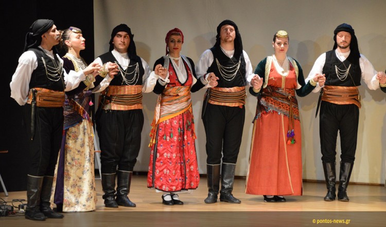 Βραδιά γεμάτη ελληνική παράδοση και ποντιακούς χορούς από το σύλλογο «Μωμόγεροι» στην Καλλιθέα (φωτο, βίντεο) - Media Gallery