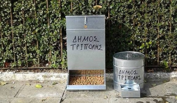 Νερό και τροφή για αδέσποτα στους δρόμους του Δήμου Τρίπολης με πρωτοβουλία πολιτών