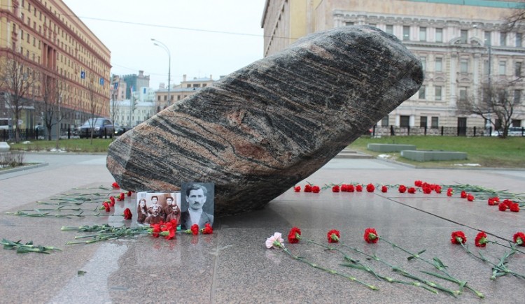 Οι Έλληνες της Μόσχας απέτισαν φόρο τιμής στα θύματα της «Ελληνικής Επιχείρησης»