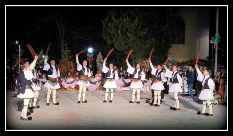 Θεσσαλονίκη: Οι «φουστανελάδες» της Χαλάστρας αναβιώνουν τα Ρουγκάτσια