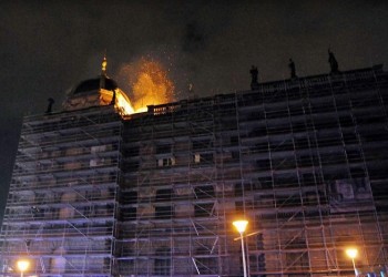 Πράγα: Φωτιά στο Εθνικό Μουσείο – Μερική καταστροφή της στέγης του