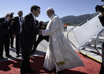 Ξεκίνησε η ιστορική επίσκεψη του Πάπα Φραγκίσκου στην Μυτιλήνη (φωτο,βίντεο)