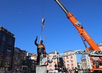Αποκαθήλωσε άγαλμα του Κεμάλ Ατατούρκ ο Ερντογάν